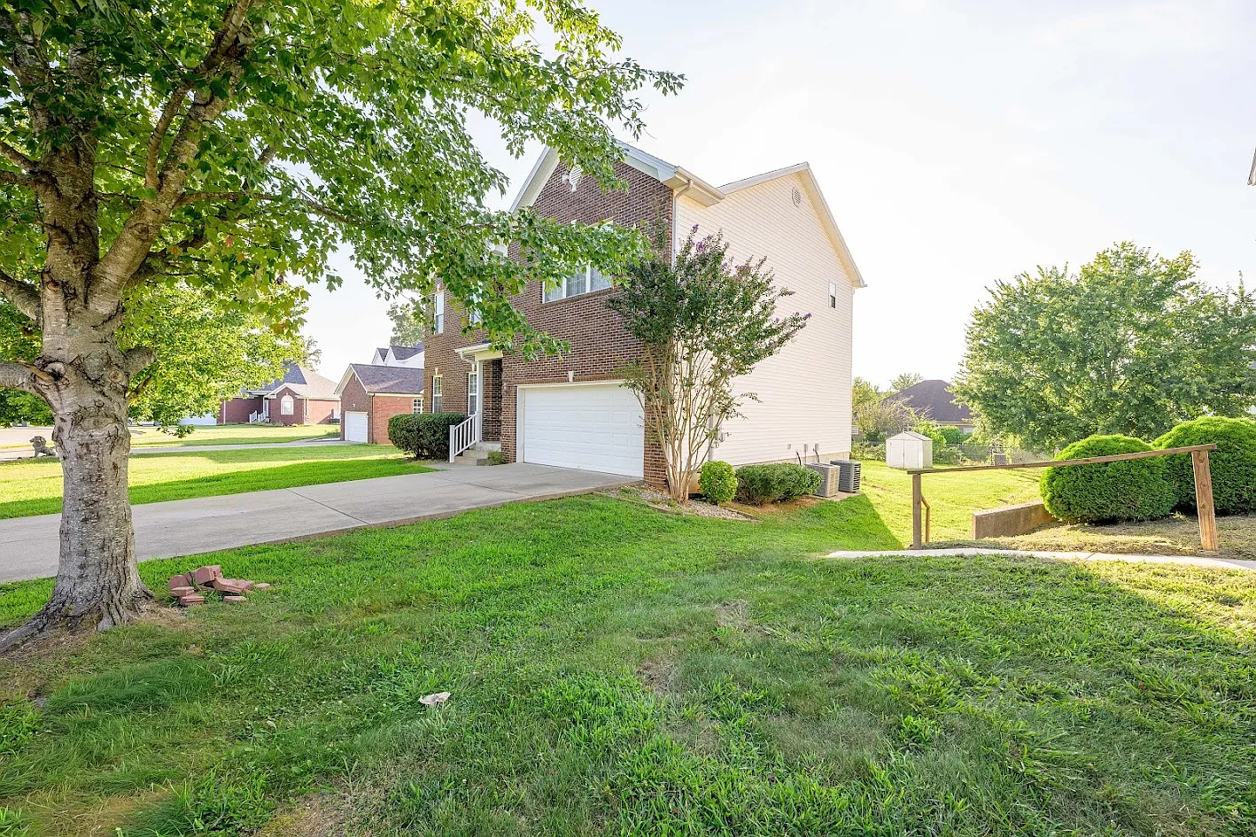 4 bed, 3.5 bath, 3300 sqft, $2,000 — Photo 2