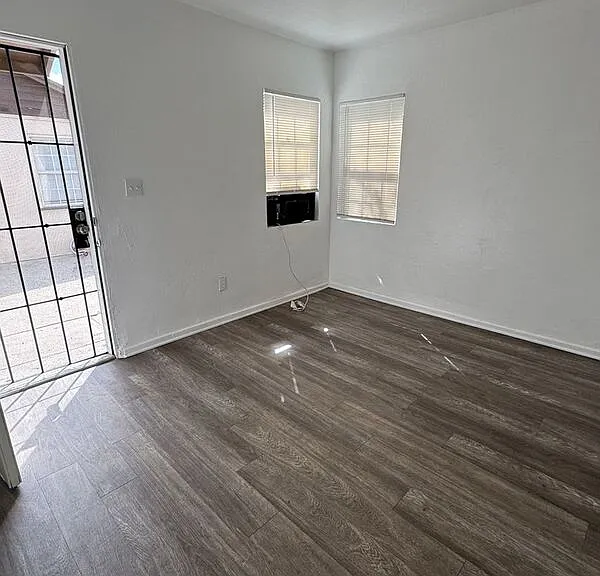 834-846 N Davidson Ave #838-1 — Photo 3