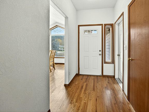 4th image of 160 Meadow View Dr