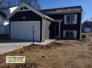 1918 Twisting Pine Ct, Mishawaka, IN 46544