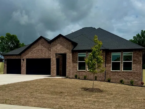 203 N Kit Kat Ct, Siloam Springs, AR 72761