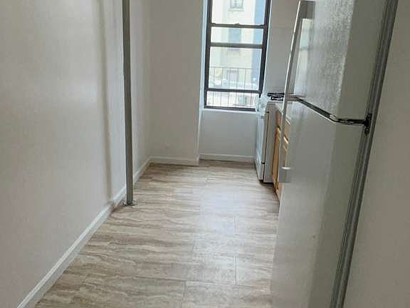 4th image of 2851 Valentine Ave #A36