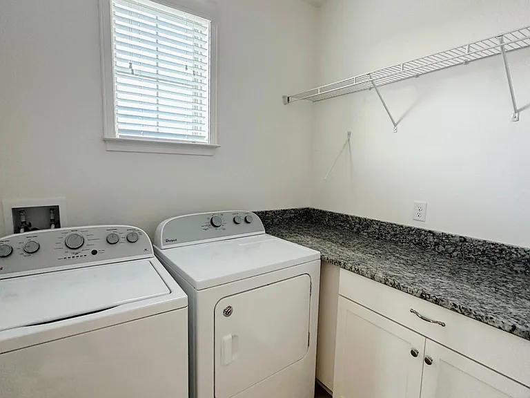 13991 Helsby St — Photo 17