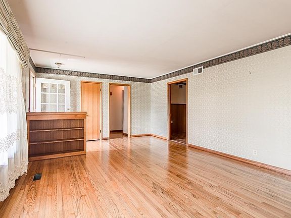 5th image of 1351 McClurg Dr