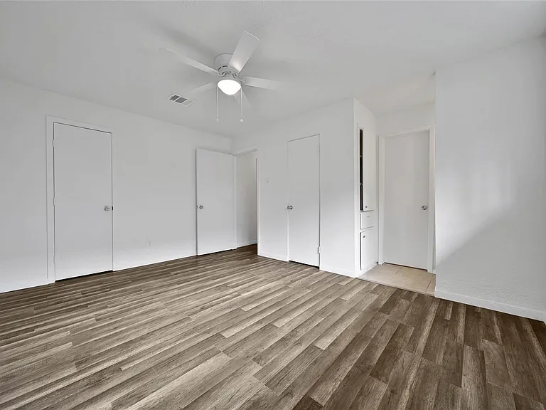 10006 Neuens Rd #1 — Photo 11
