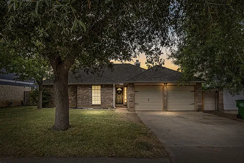 2112 Rosemary Ln Photo 1