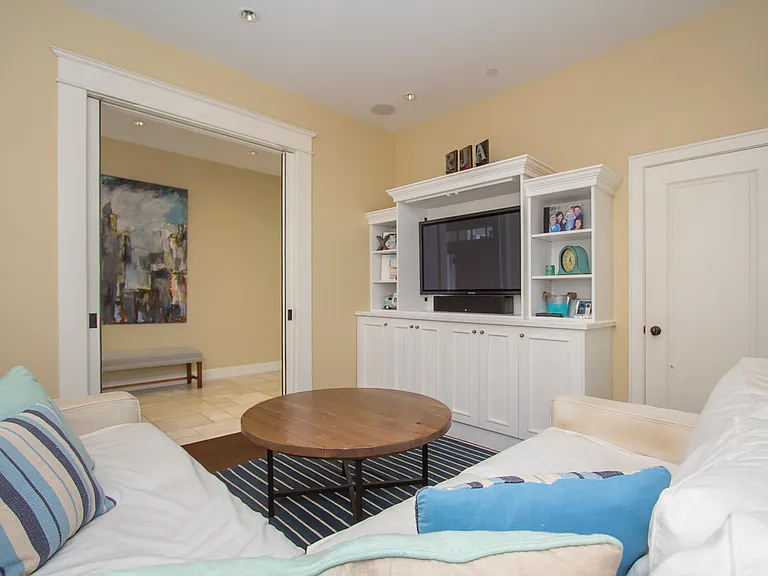 544 Silverado Dr — Photo 14
