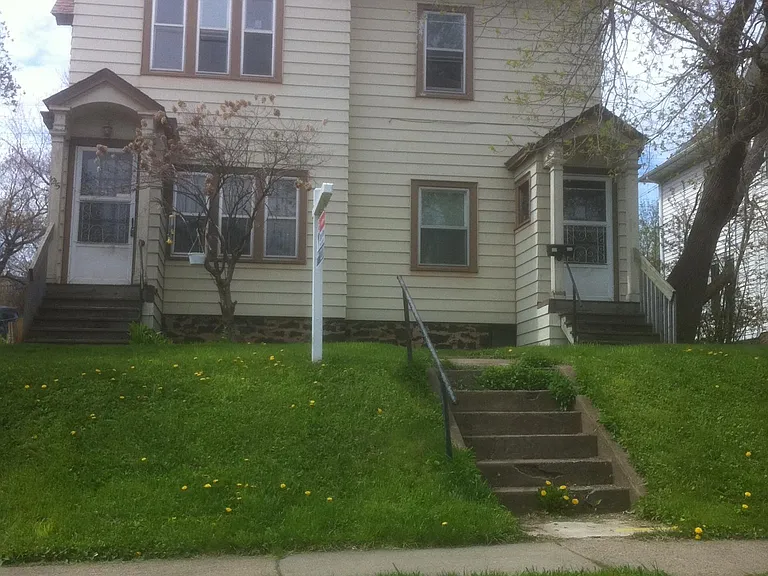 1215 E 3rd St #2 — Photo 1
