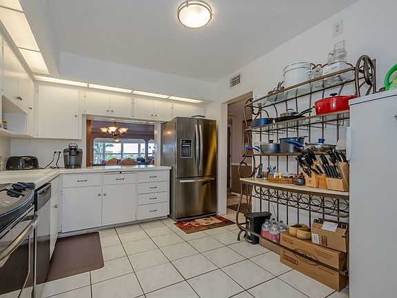 4th image of 3111 NE 51st St APT 306C