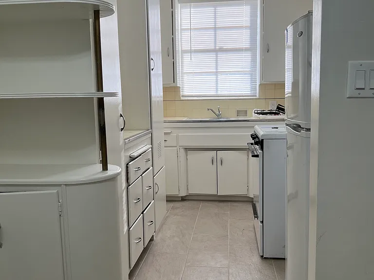 408 E Norwood Pl — Photo 5