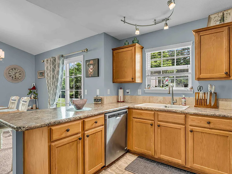 2628 Sawgrass Dr — Photo 4