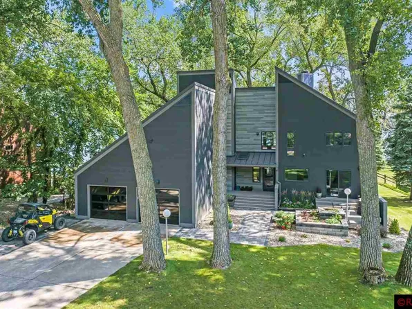 60 Southwood Dr, Fairmont, MN 56031