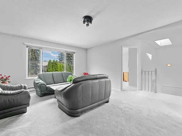 620 13th St, New Westminster, BC V3M 4M4