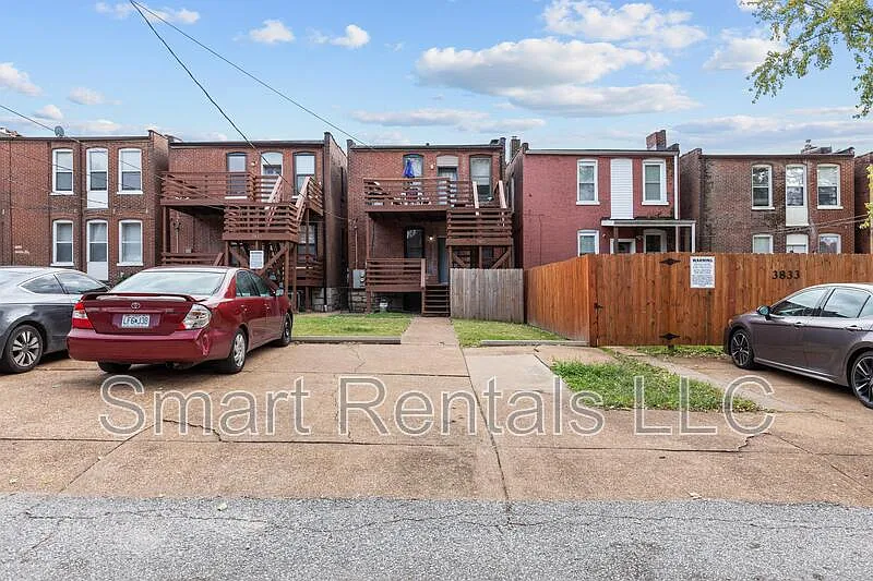 2 bed, 1.0 bath, 900 sqft, $999 — Photo 3