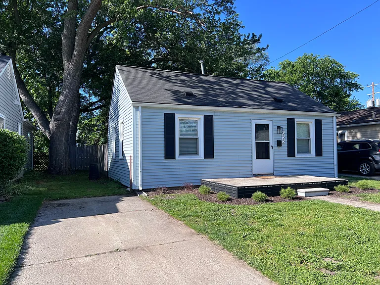 555 E Mahan Ave — Photo 2
