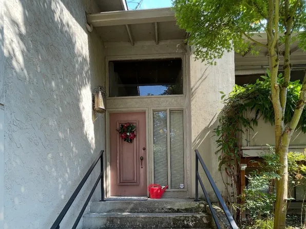 6560 W Mercer Way, Mercer Island, WA 98040