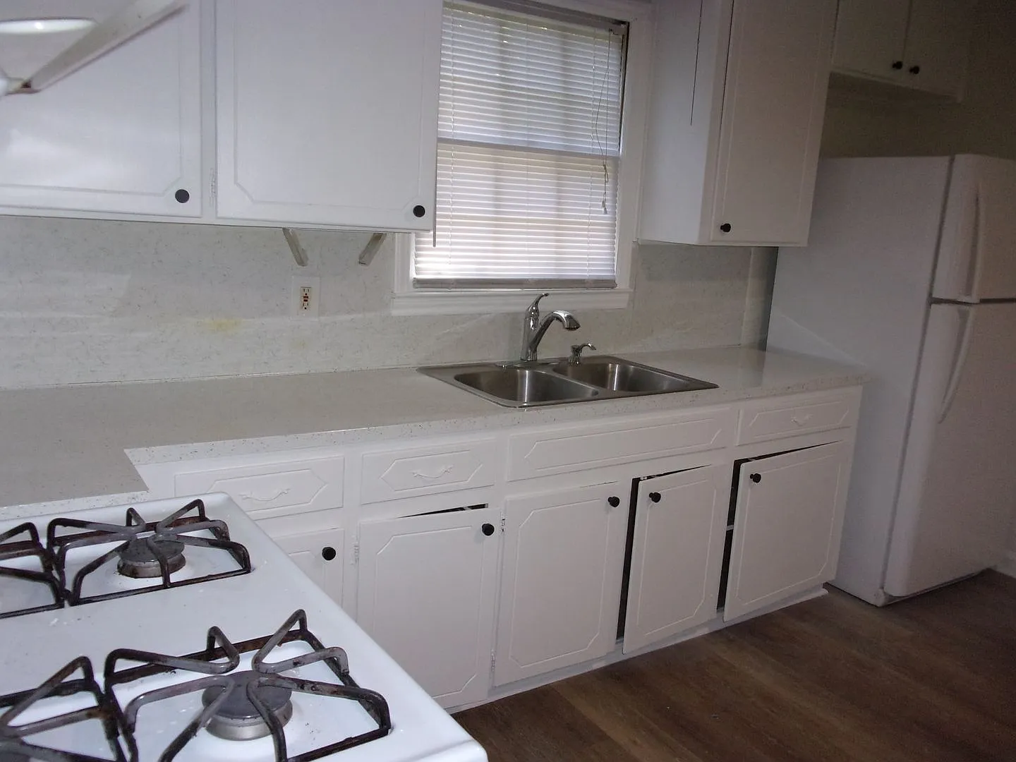 2 Bedroom 1 Bath Home off Ebenezer Road — Photo 3