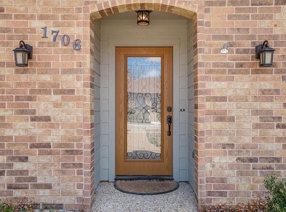 2nd image of 1706 Piper Ct