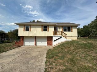 2617 SE 2nd St, Blue Springs, MO 64014