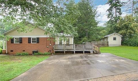 3rd image of 2229 Highlawn Dr