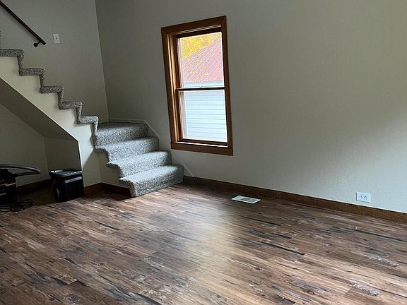5th image of 220 Mine Ave