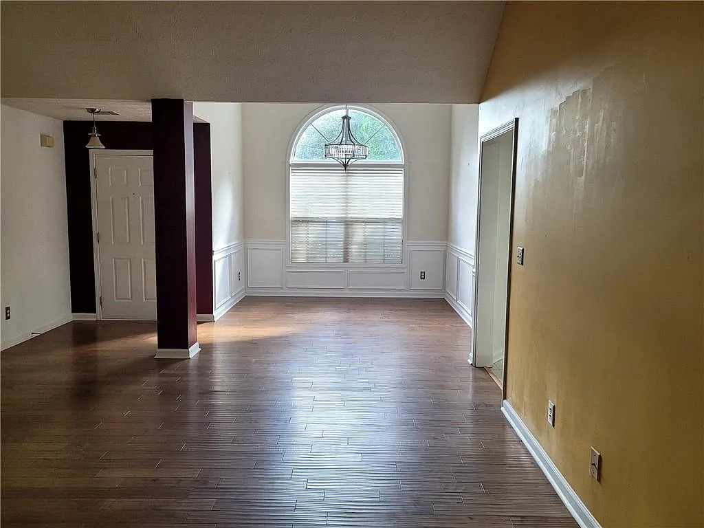 3 bed, 2.0 bath, 1742 sqft, $2,000 — Photo 3
