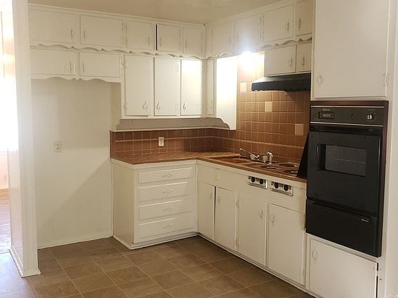 1915 Mercedes Kitchen