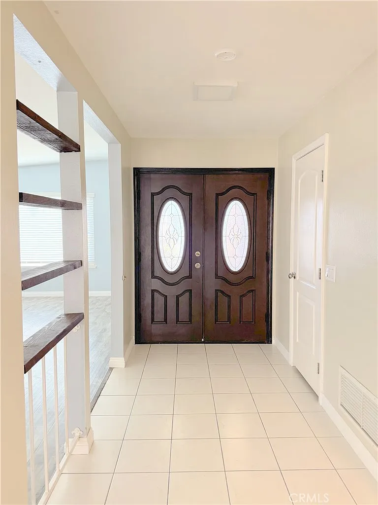 3 bed, 1300 sqft, $3,000 — Photo 4