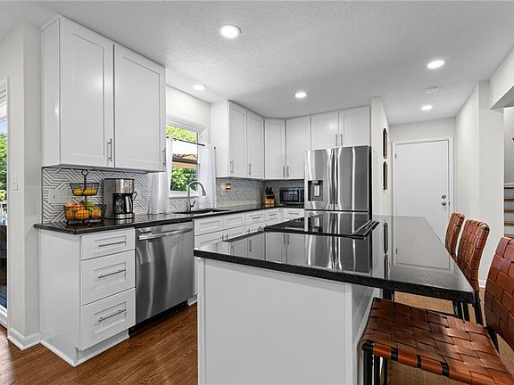 5th image of 8802 Belleview Ave