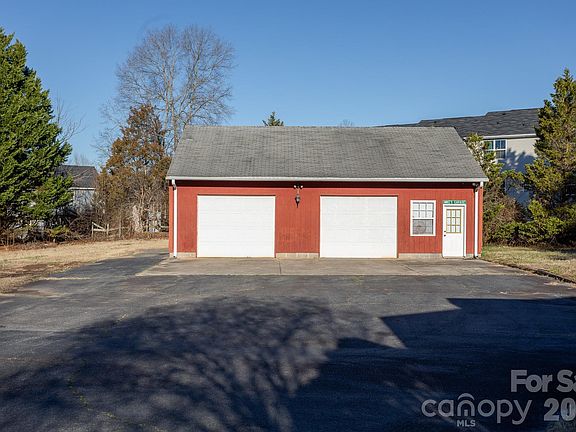 4th image of 1430 Rainbow Dr