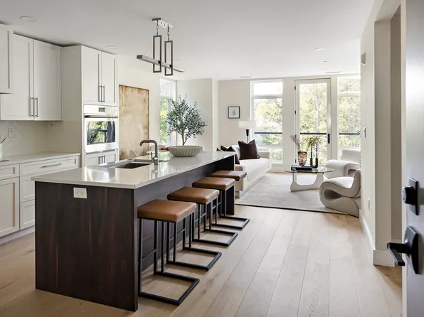 20 Kinmonth Rd #4, Waban, MA 02468