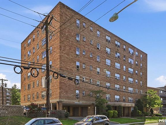 3rd image of 25 Jefferson St APT 2F