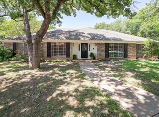 2105 Rosslyn Chapel Ct, Arlington, TX 76012