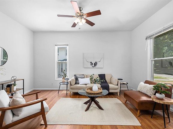 4th image of 2750 Ellendale Ave