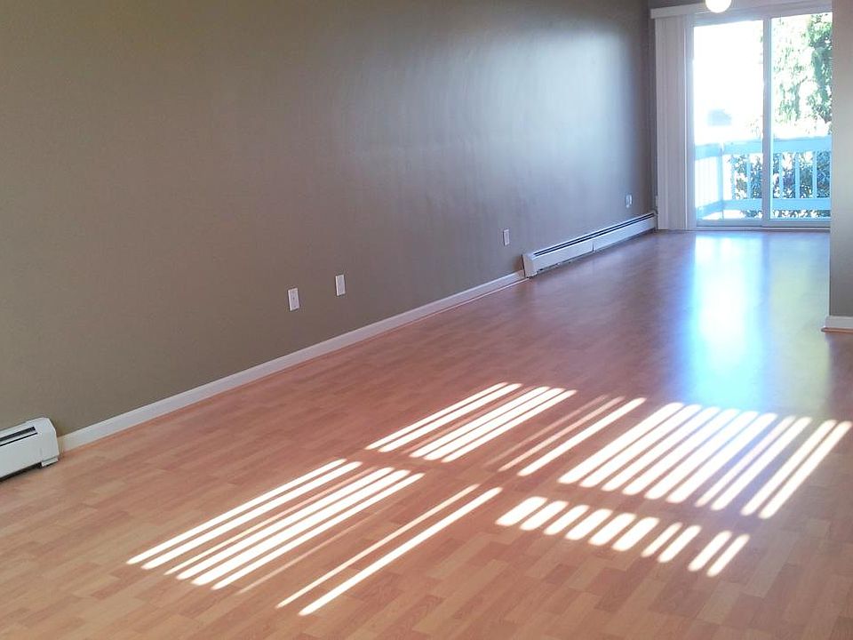 1st image of 30 Iris Ln