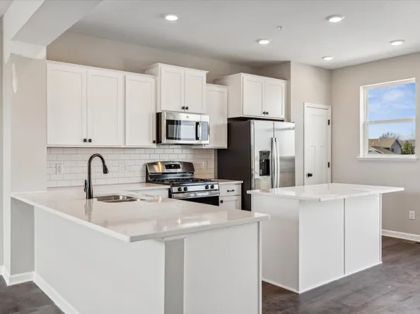 4718 Bottlebrush Ln, Excelsior, MN 55331