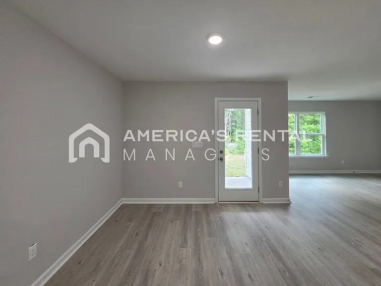 10303 Squires Way — Photo 29