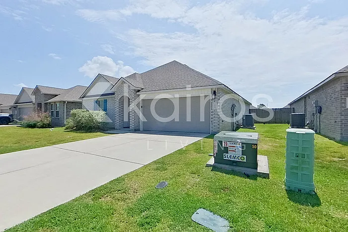 3 bed, 2.0 bath, 1447 sqft, $1,845 — Photo 3