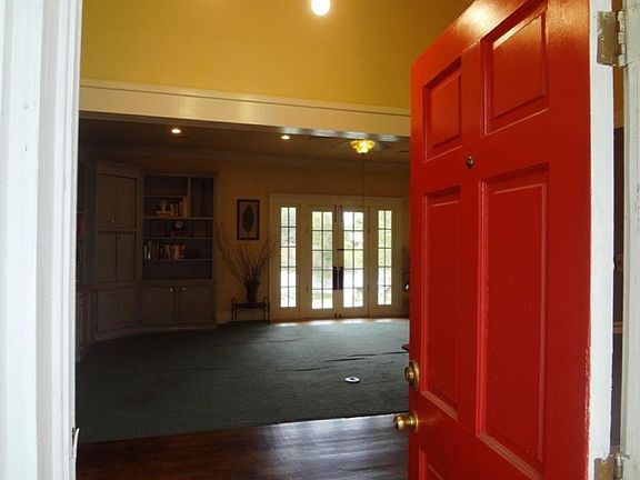 5th image of 484 Riverview Dr