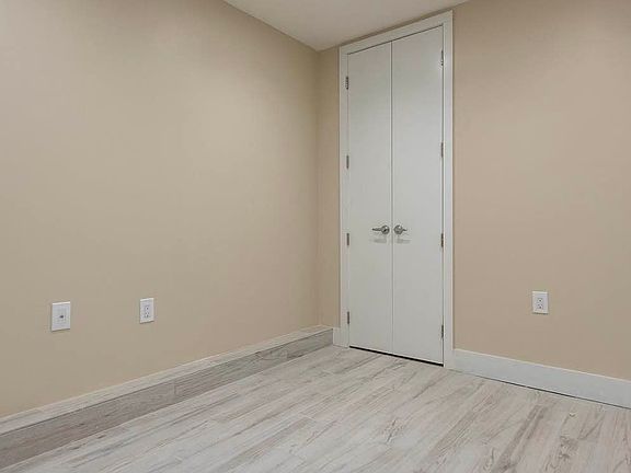 3rd image of 127 Hart St #1