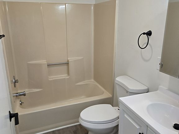 2nd image of 1201 N New Rd #6