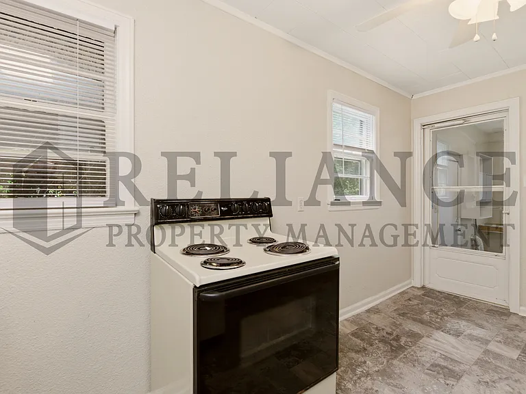 2151 S Green St — Photo 18