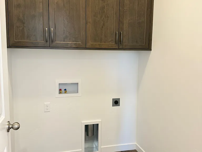 1824 W Roper St — Photo 8