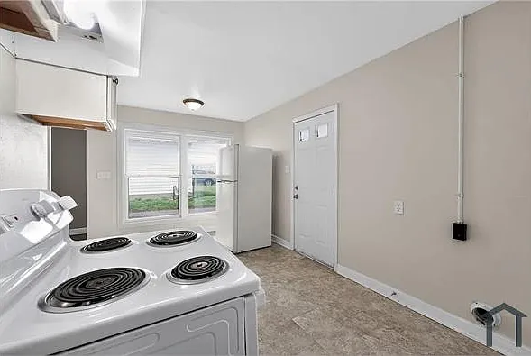 4075 Middlehurst Ln — Photo 7