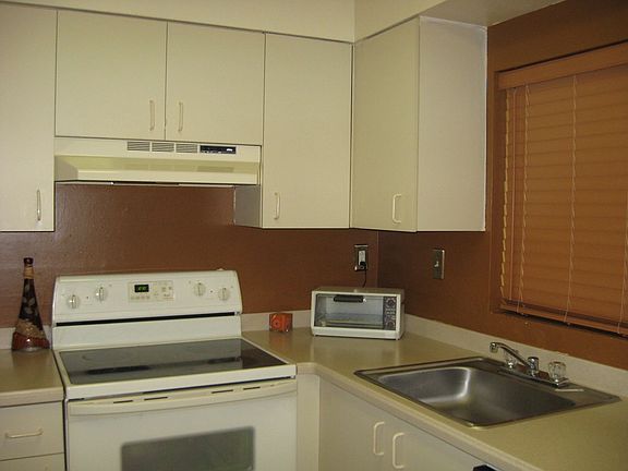 Kithchen w/Corian Countertops