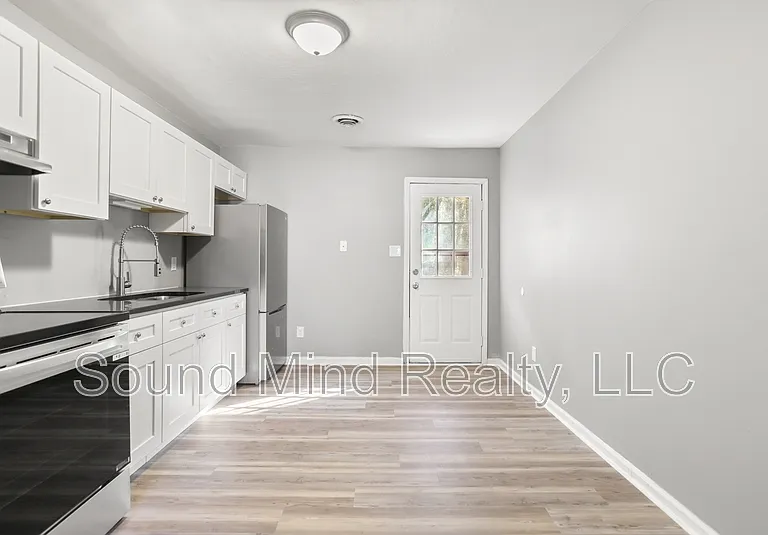 1401 Sportsman Trl — Photo 2
