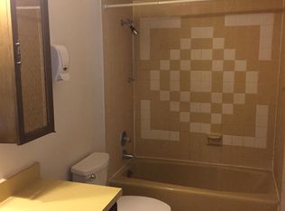 726 Pleasant Dr, South Elgin, IL 60177