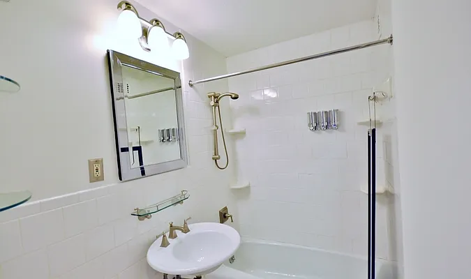 Rented by Plaza Real Estate Group | media 15