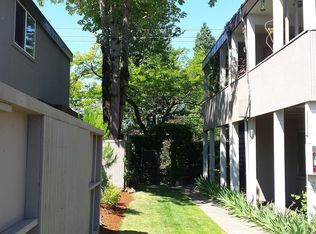 3030 SE Pine St APT 20, Portland, OR 97214