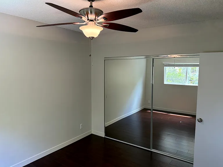 5044 W Maplewood Ave #8 — Photo 13